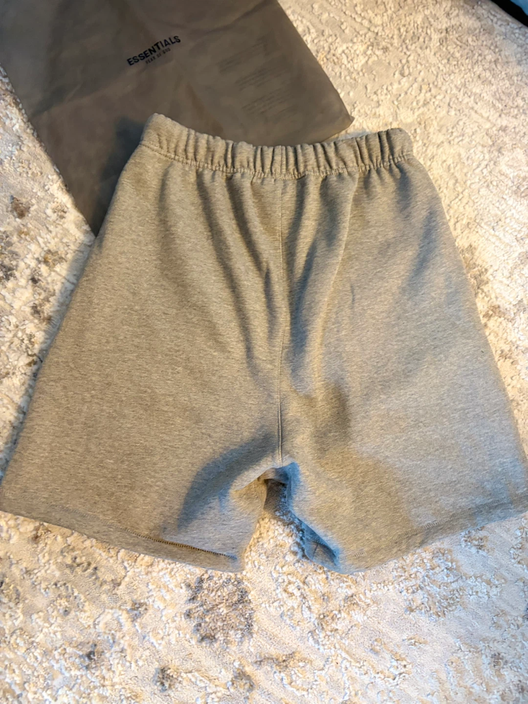 Essentials Fear of God Grey sweat short - photo 4