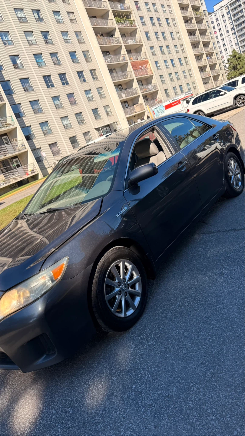 2011 Toyota Camry Hybrid Low Kms - photo 2