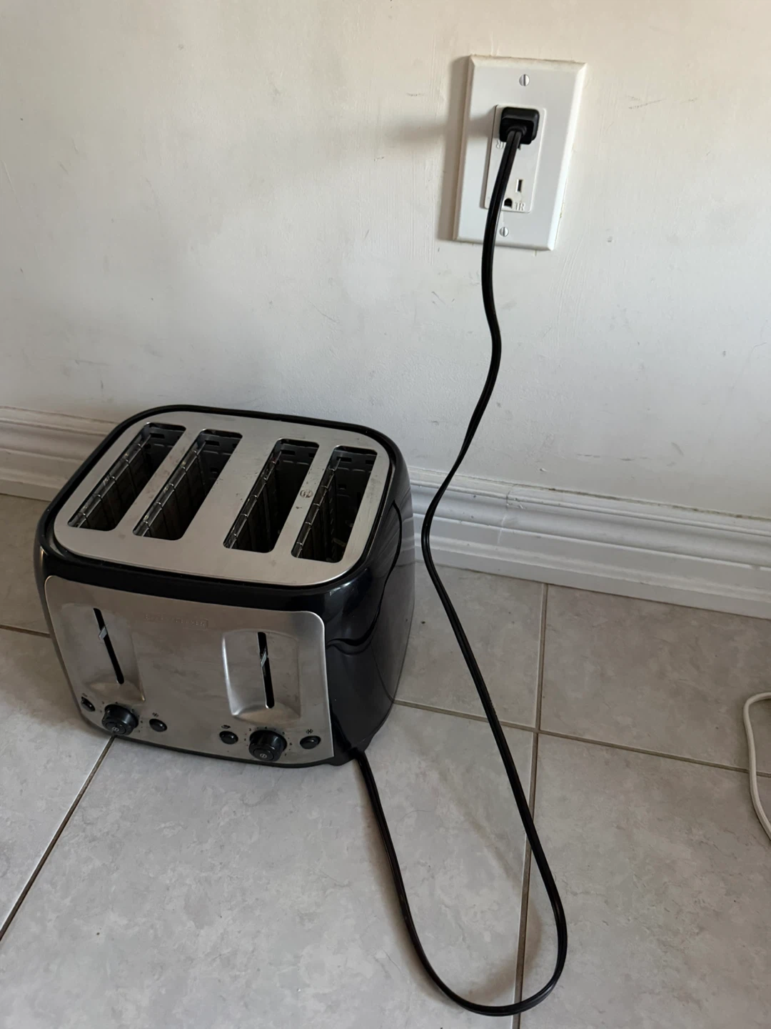 Black and Decker 4-Slice Toaster - photo 3