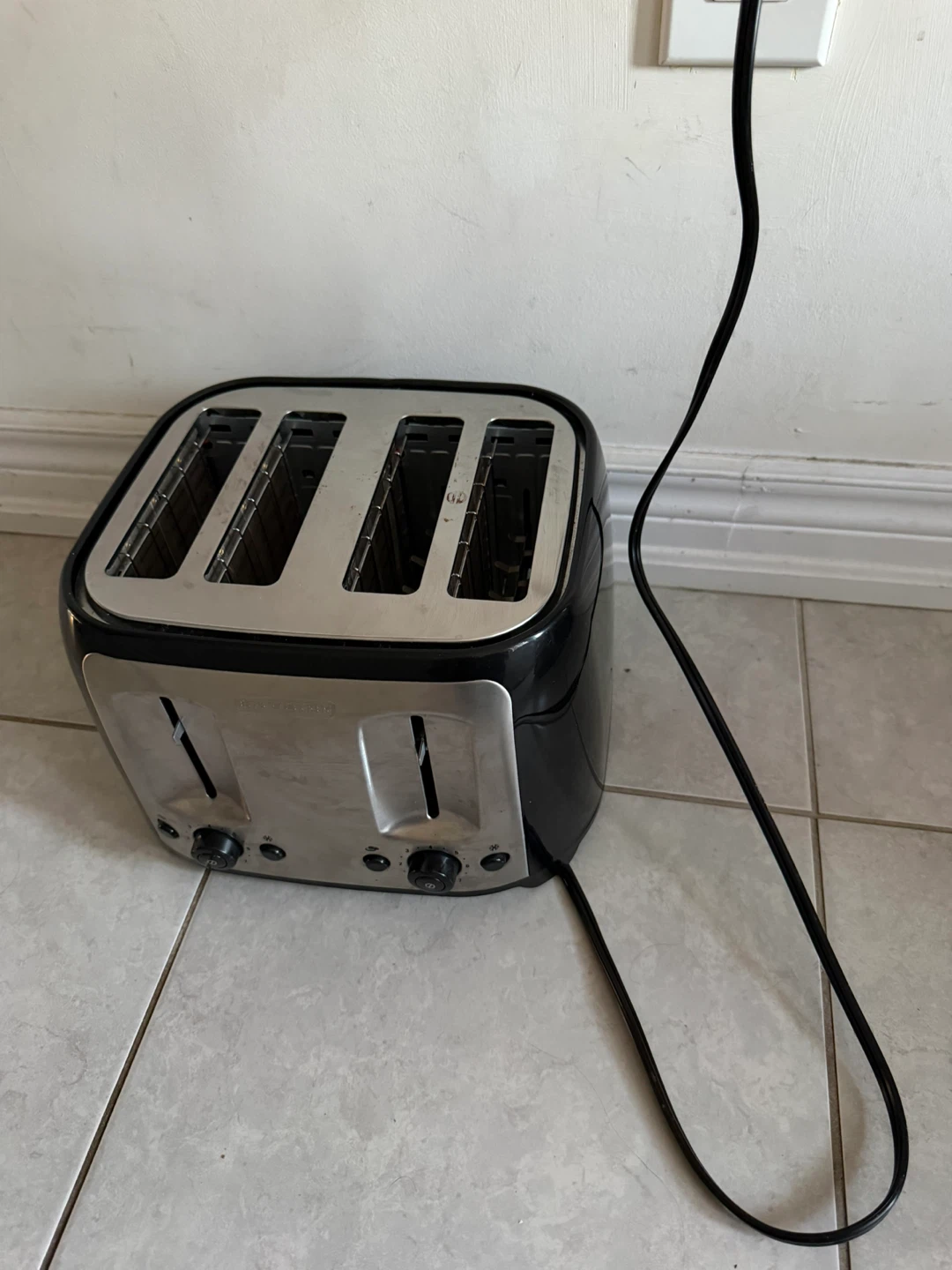 Black and Decker 4-Slice Toaster - photo 2