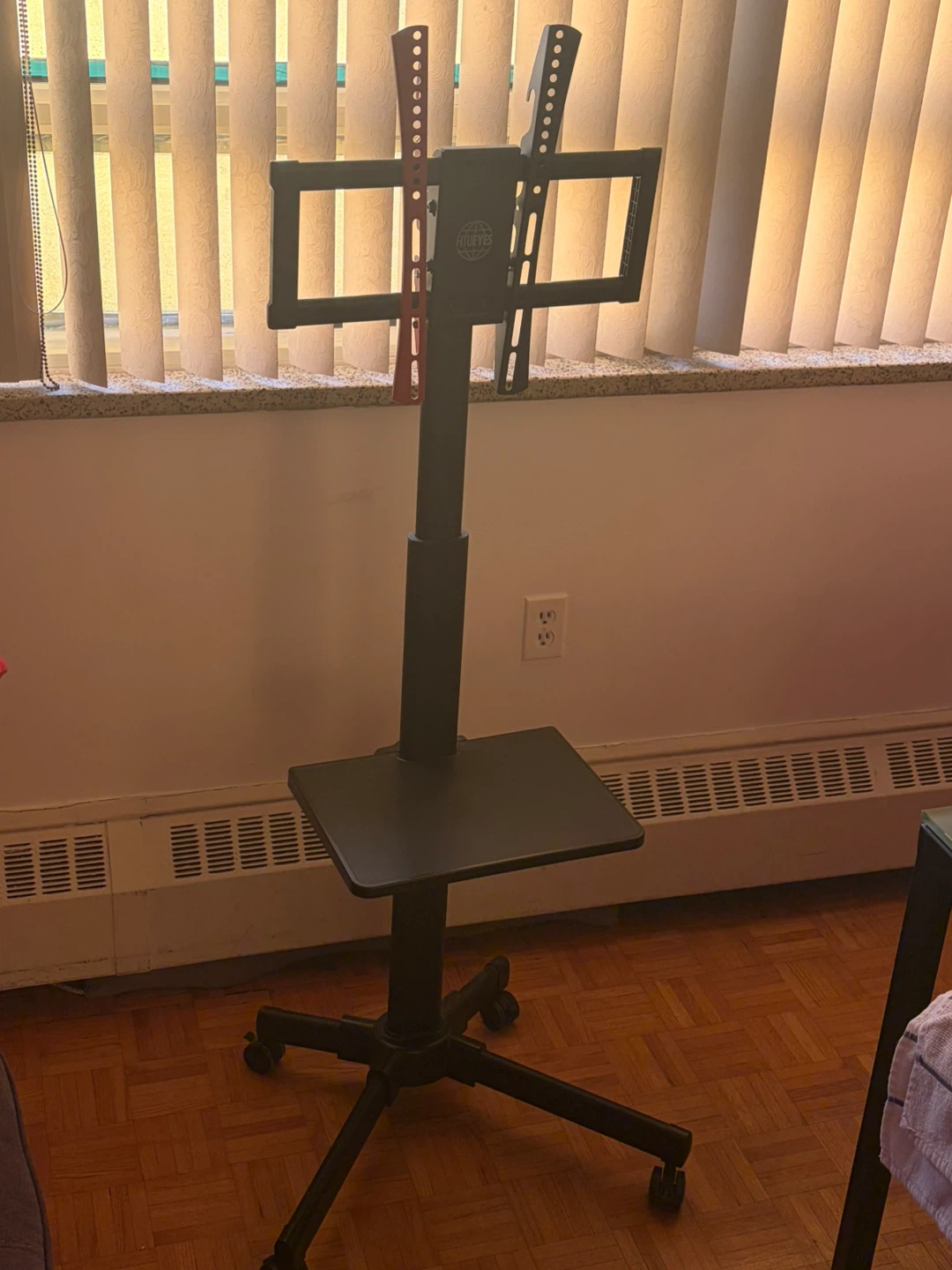 FITUEYES Mobile TV Stand with Shelf