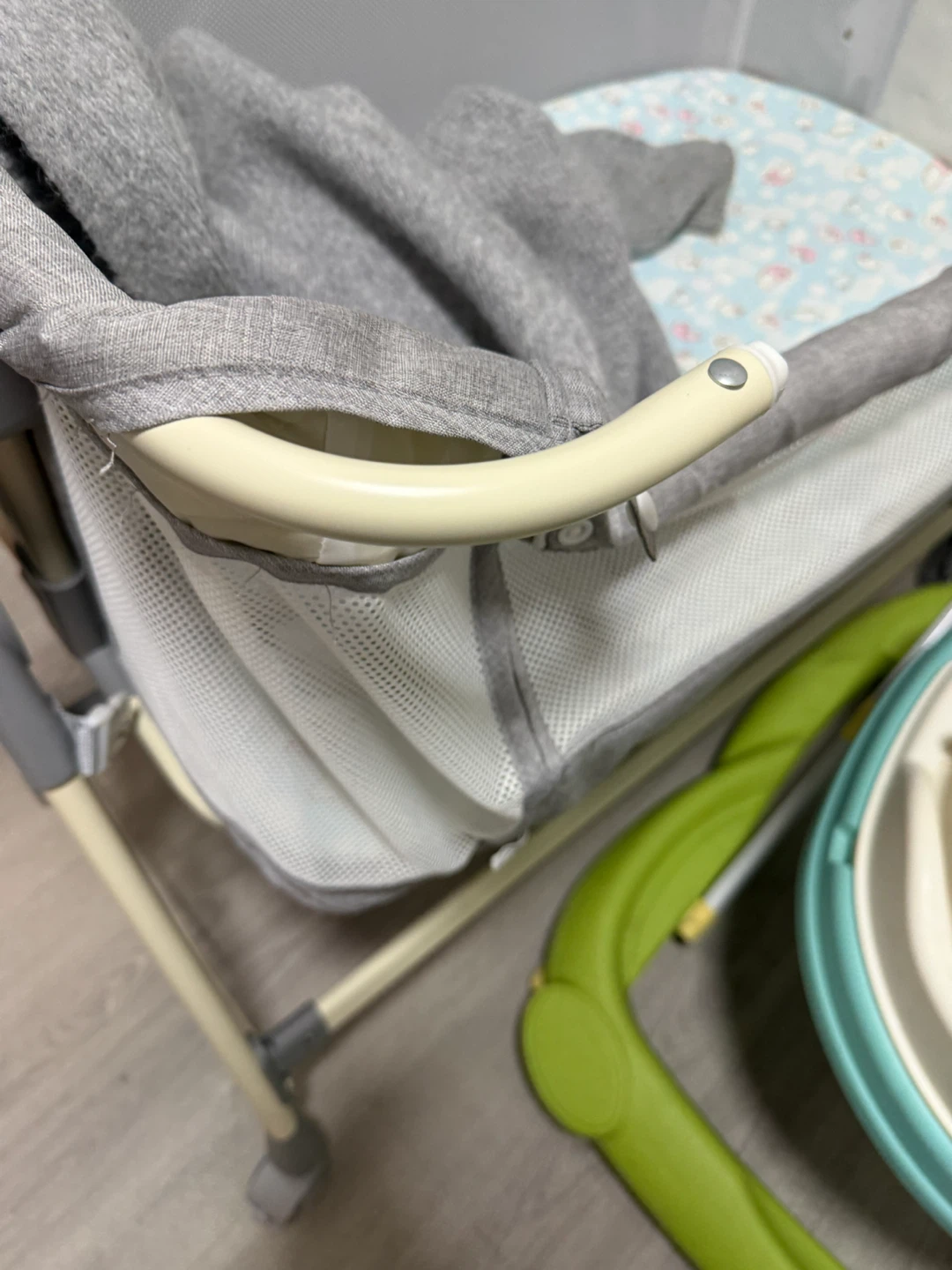 Baby Bedside Bassinet - photo 2
