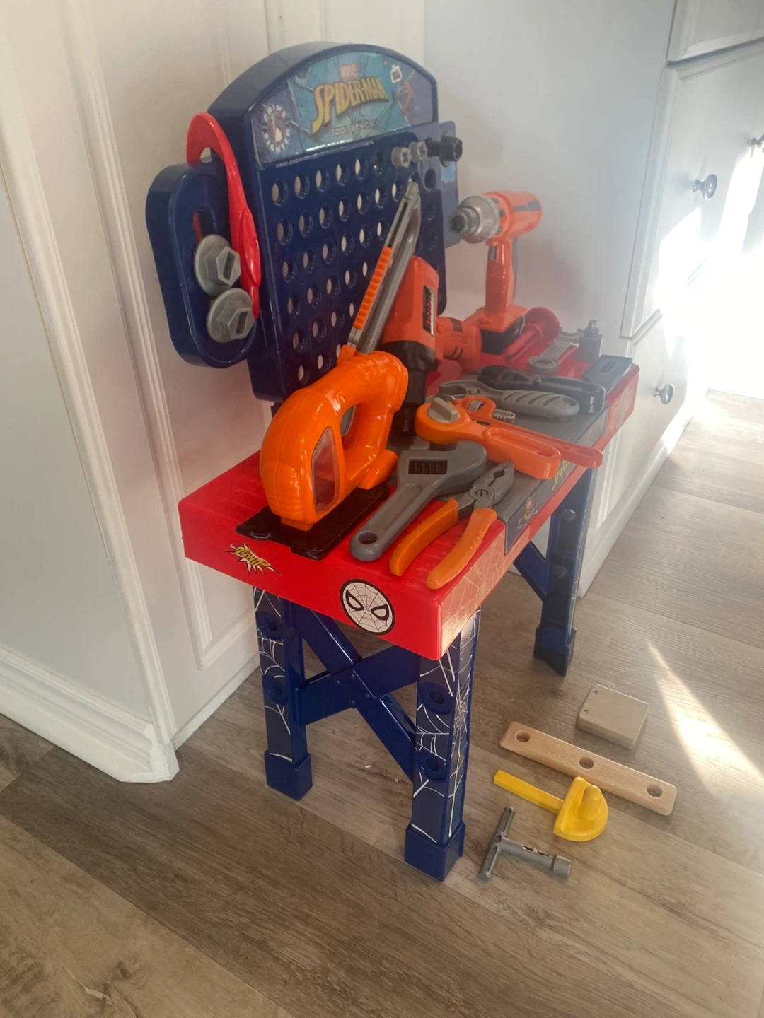 Spiderman work bench with tools - photo 2