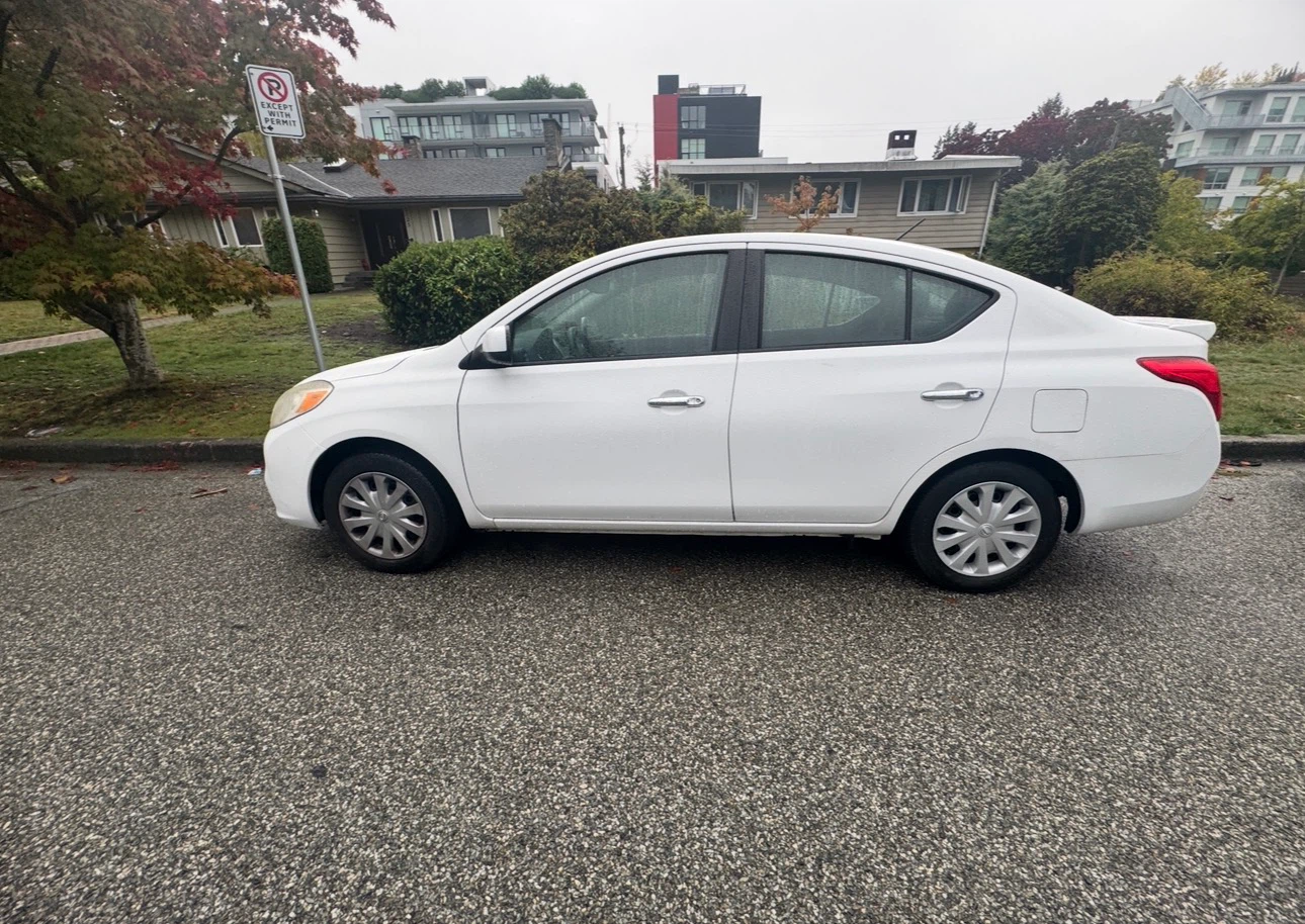 2014 Nissan Versa SV sedan - photo 3