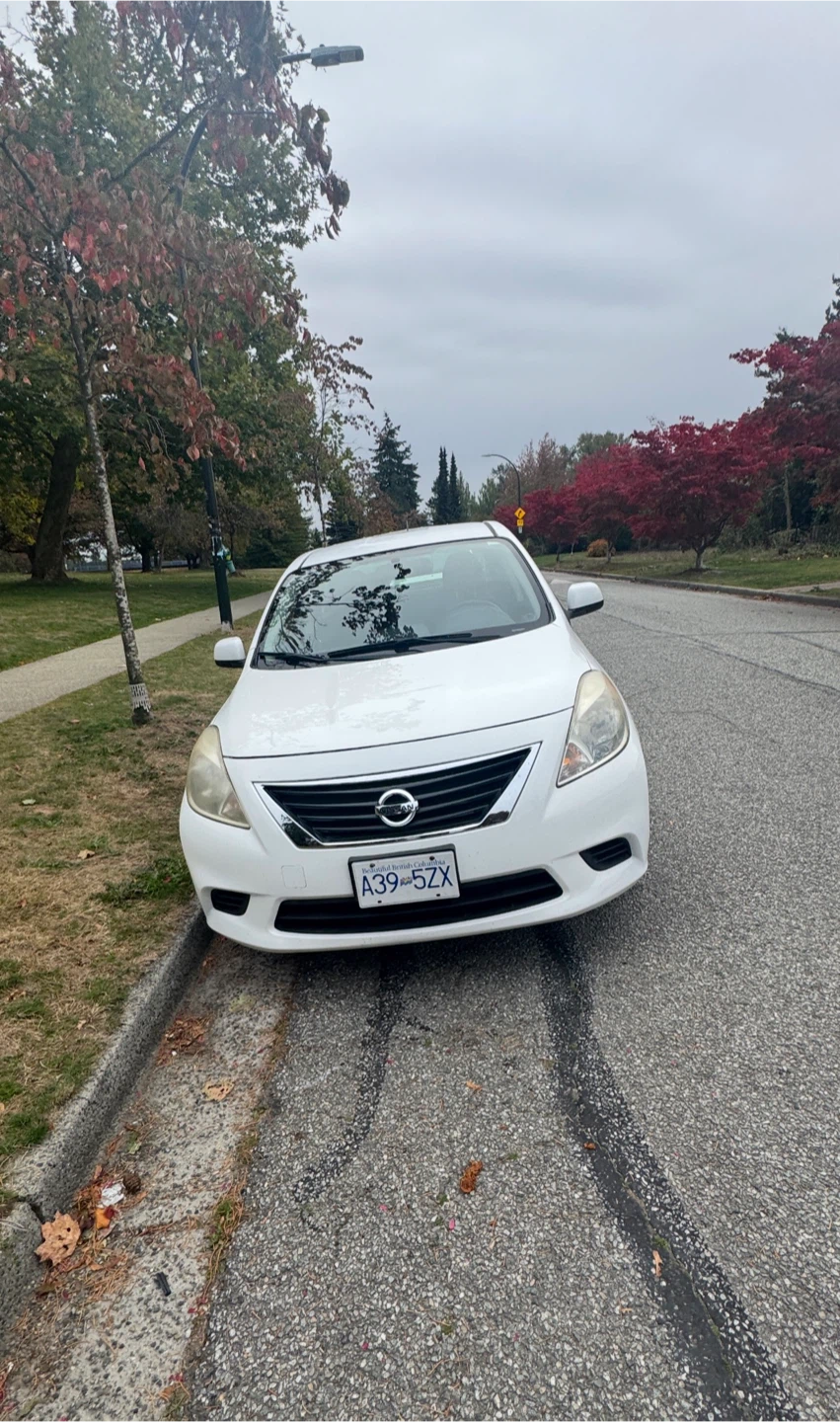 2014 Nissan Versa SV sedan - photo 5