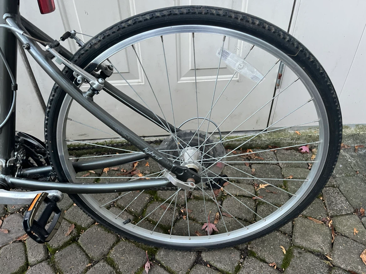 Ladies Norco Yorkville Hybrid Bike - for a tall lady - photo 4