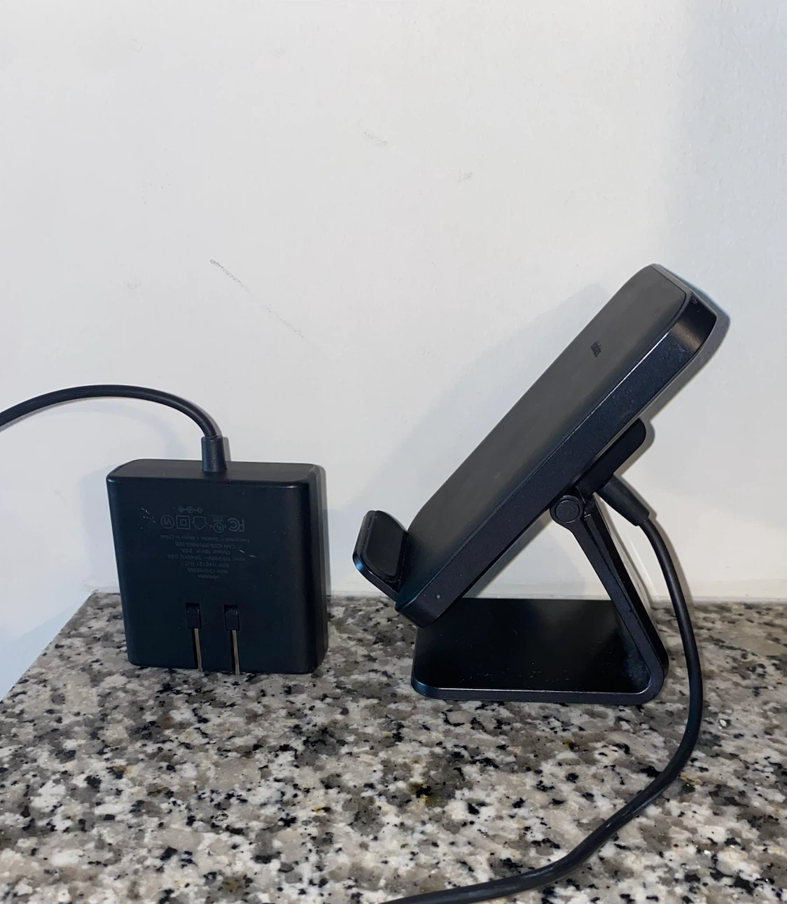 Ubiolabs Wireless Phone Charging Stand with Power Adapter - photo 2