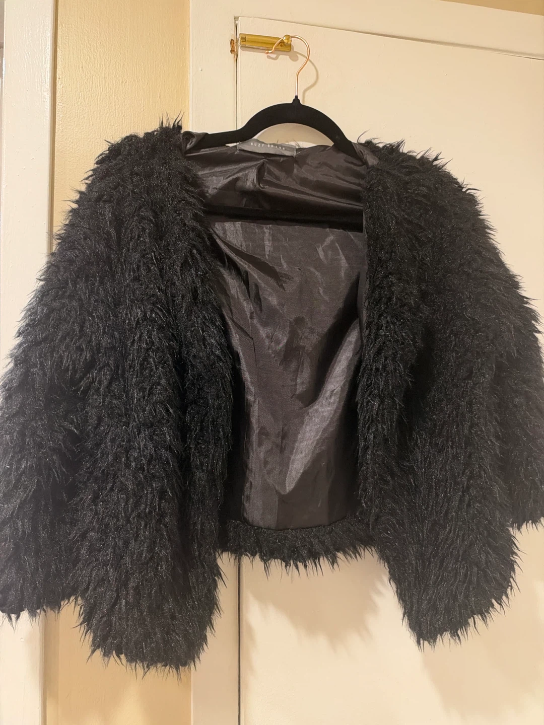 BNWOT Suzy Shier black faux fur bolero