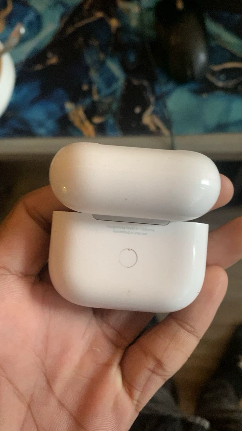 Apple AirPods Pro Wireless Charging Case - photo 3