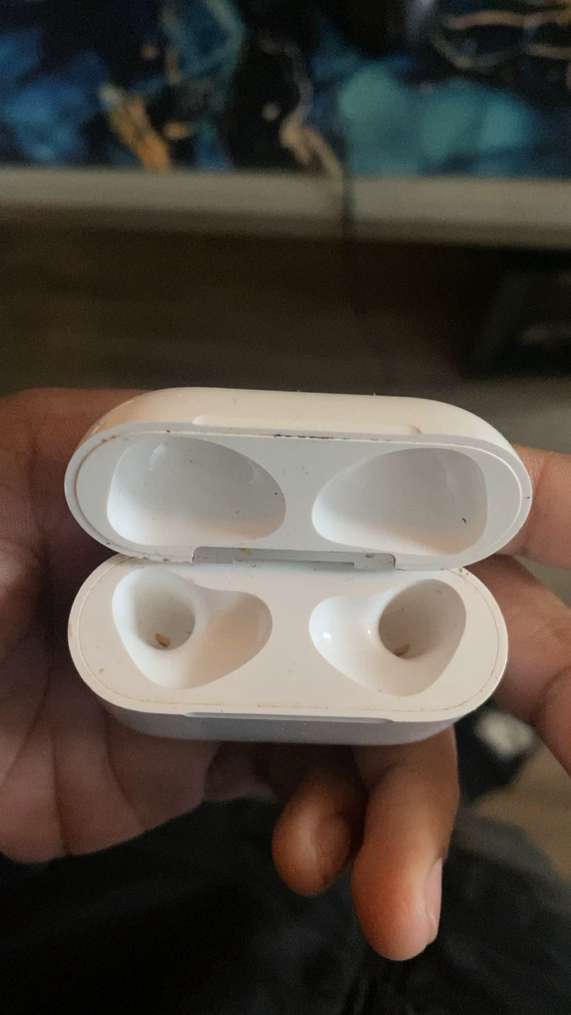 Apple AirPods Pro Wireless Charging Case - photo 2