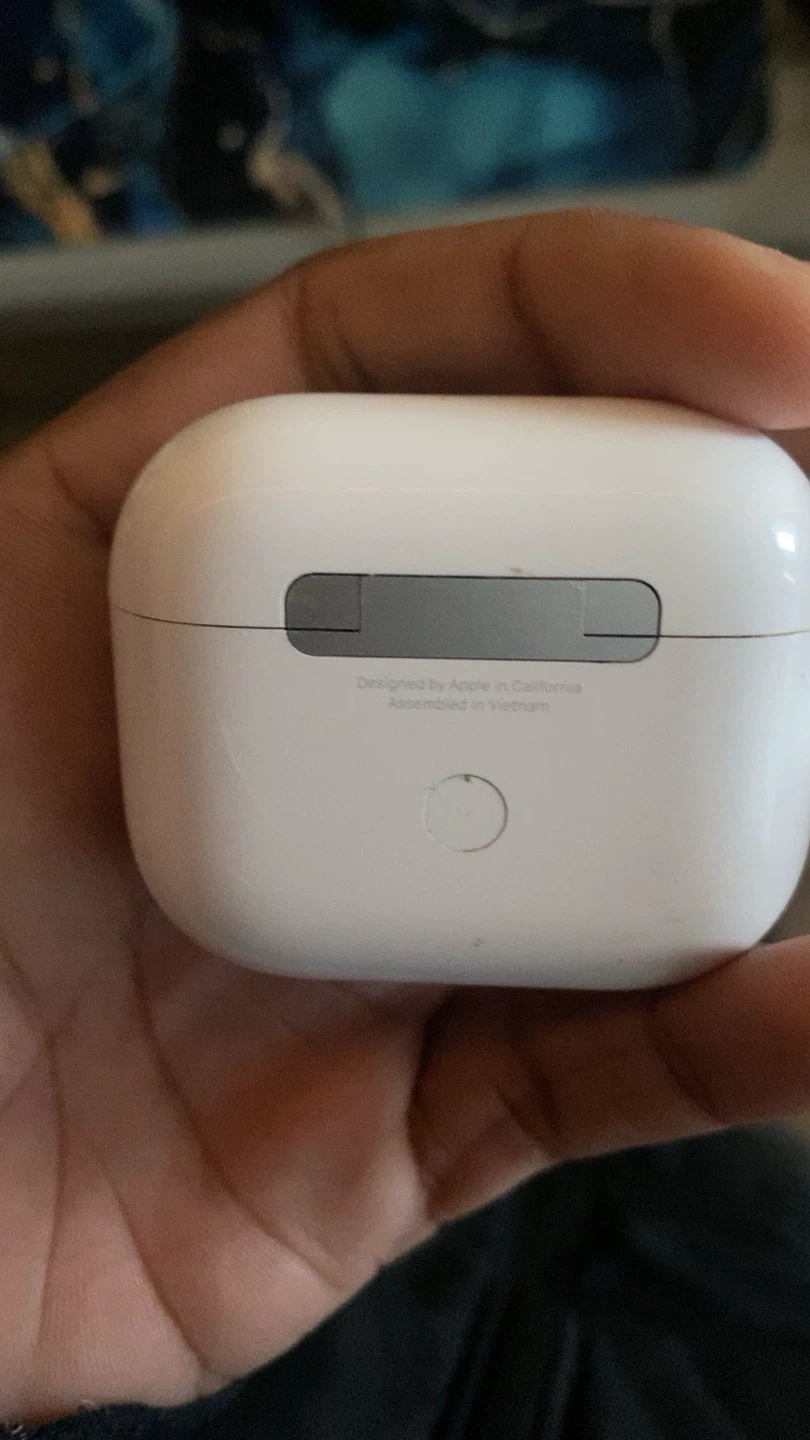 Apple AirPods Pro Wireless Charging Case - photo 4