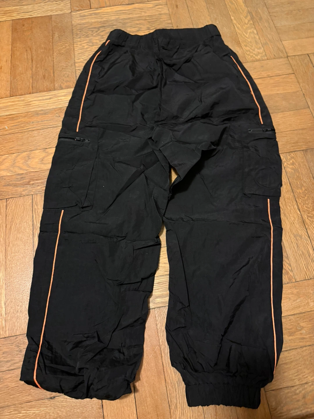 black cargo pants with orange trim - photo 4