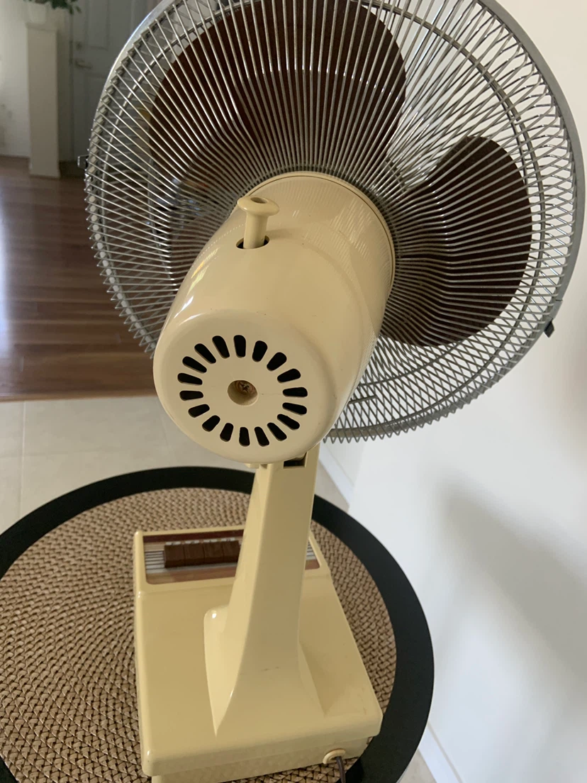 Vintage Crown 3-Speed Electric Table Fan - photo 3