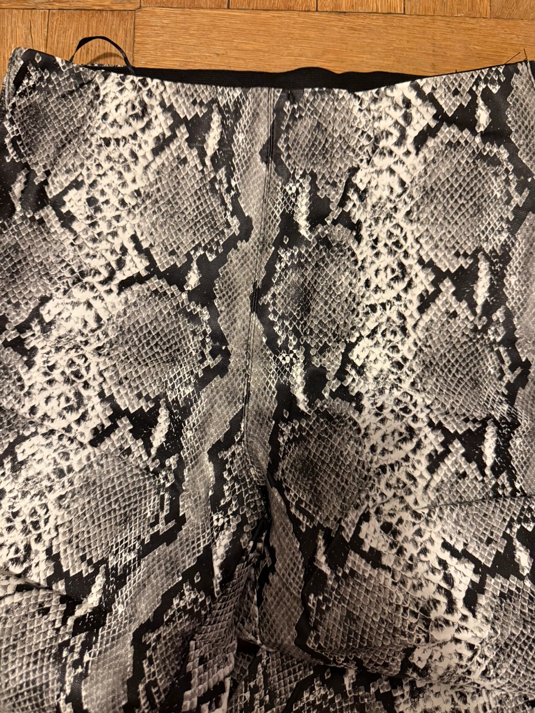 Snake Print Pants Size M - photo 2