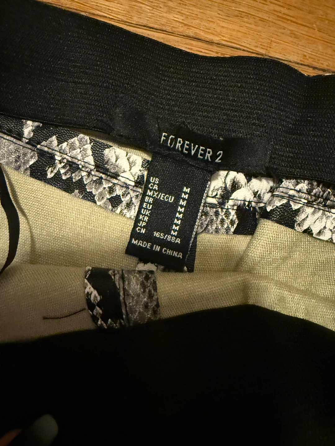 Snake Print Pants Size M - photo 3