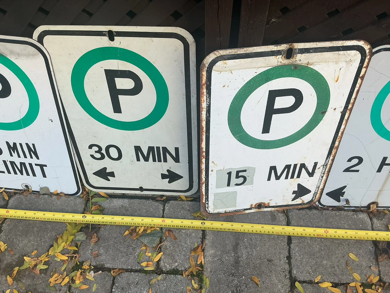 5 Vintage Metal Parking Limit Signs ! - photo 3