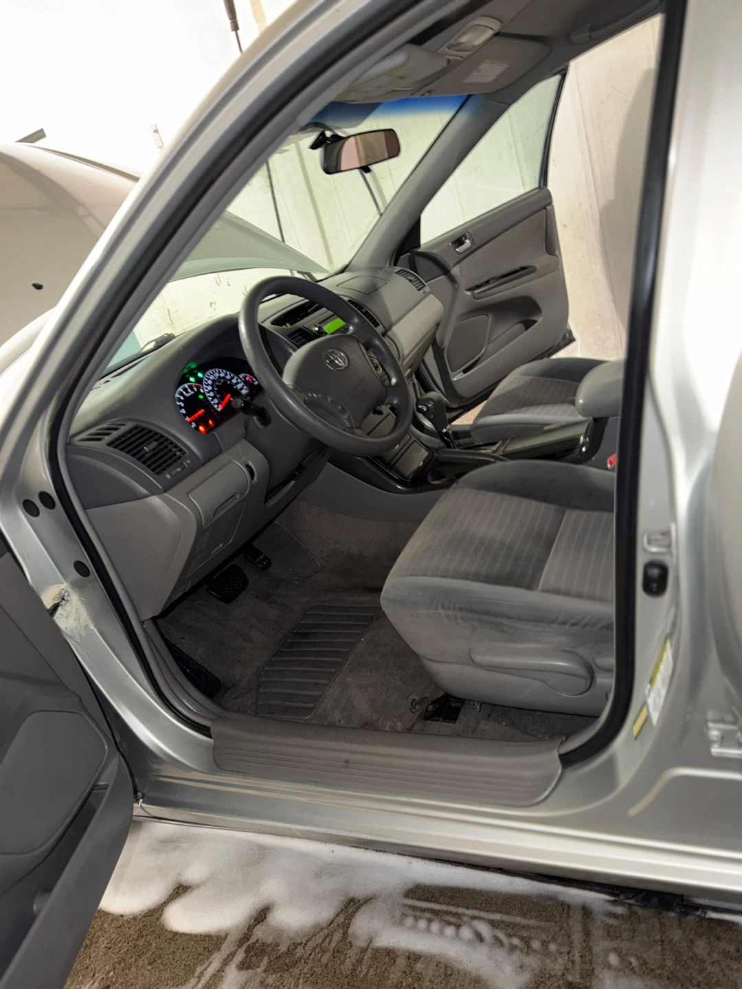 Toyota Camry Sedan - photo 4