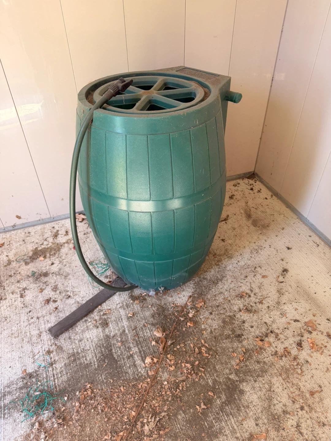 Green Plastic Rain Barrel - photo 3