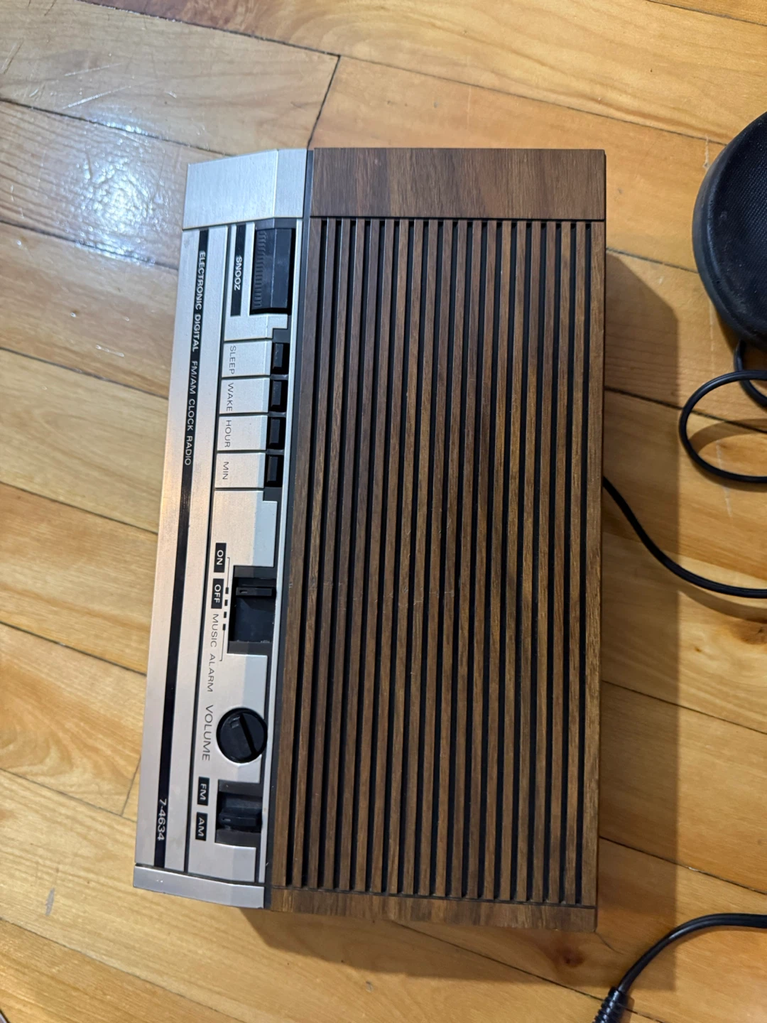 GE Vintage Digital AM/FM Clock Radio 7-4634