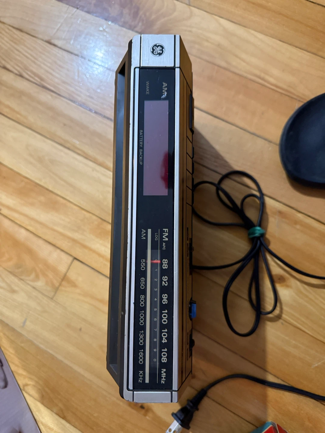 GE Vintage Digital AM/FM Clock Radio 7-4634 - photo 3