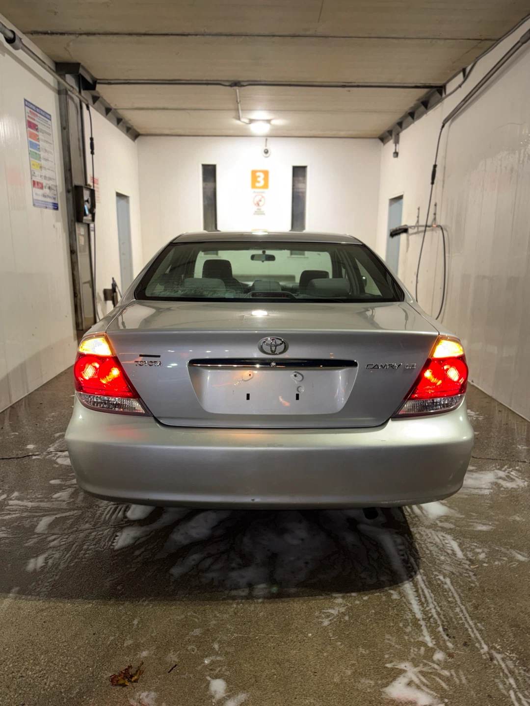 2005 Toyota Camry LE Sedan - photo 2