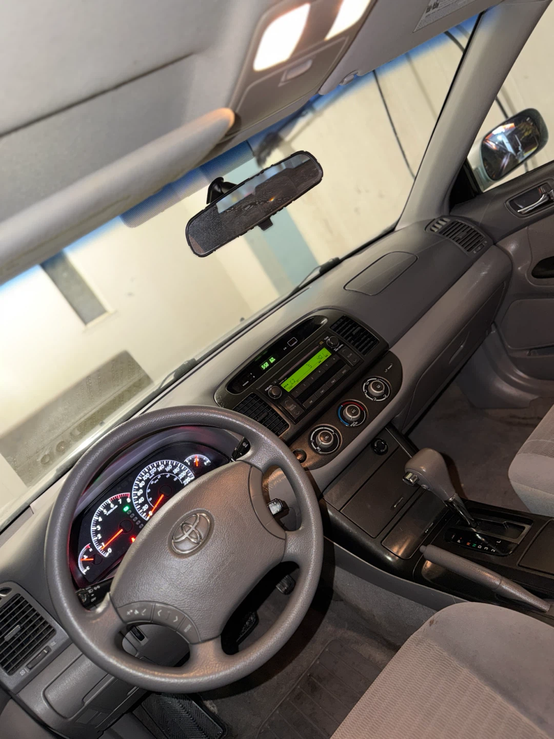 2005 Toyota Camry LE Sedan - photo 4