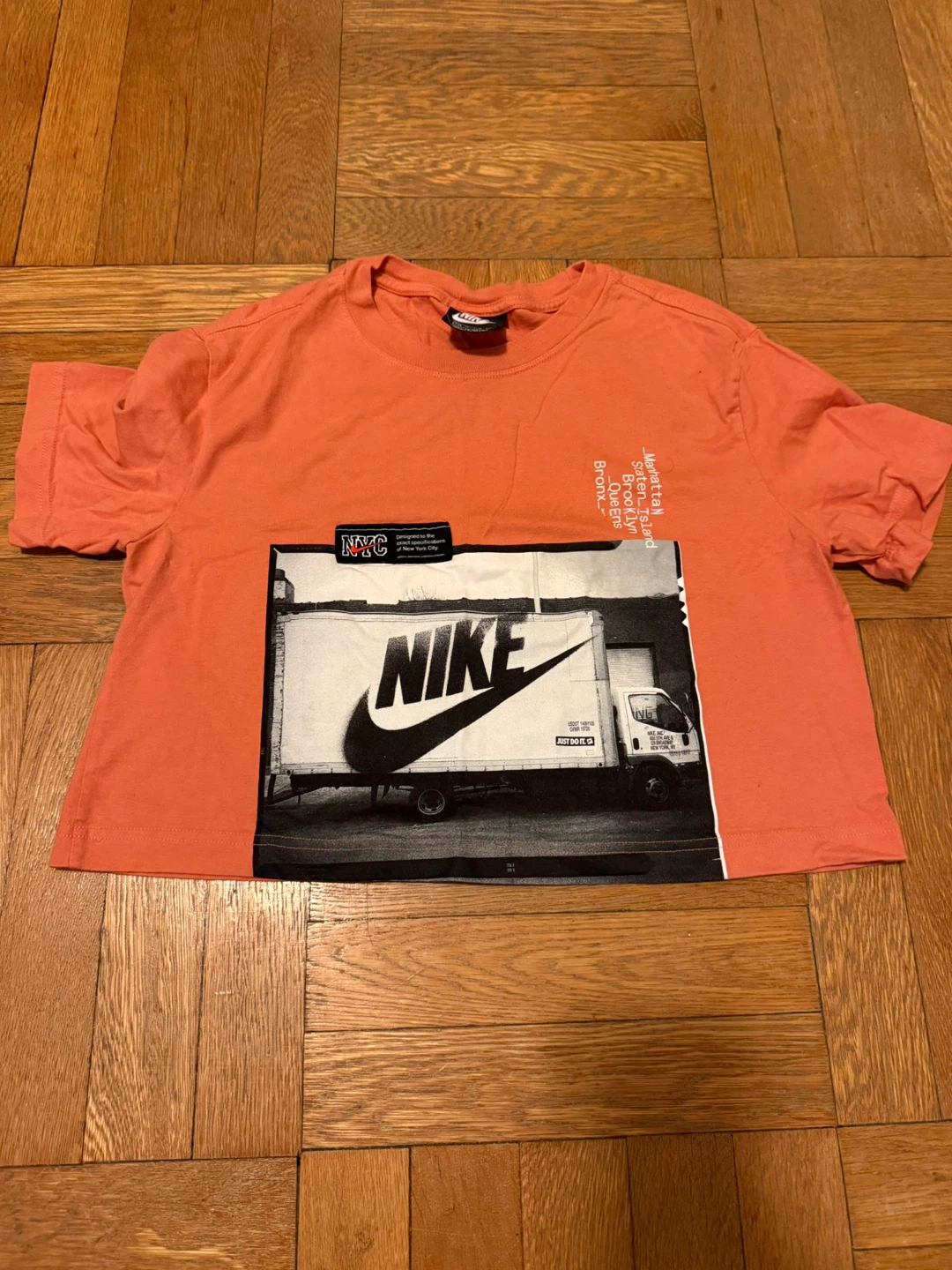 Nike NYC Crop Graphic T-Shirt Size XS