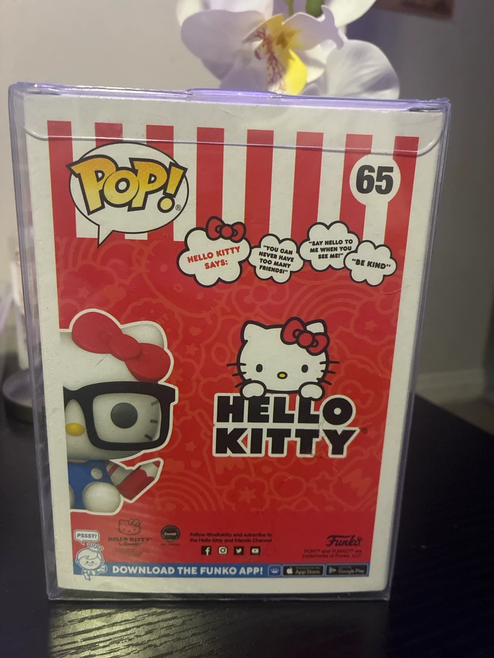 Funko Pop Hello Kitty 65 Flocked FYE Exclusive - photo 2