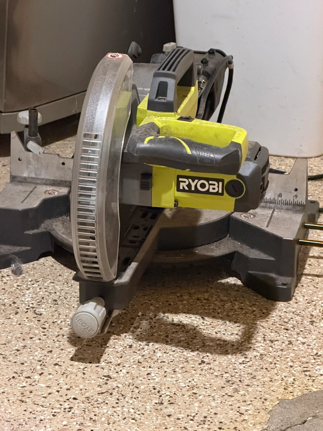 Ryobi 10-inch Compound Miter Saw