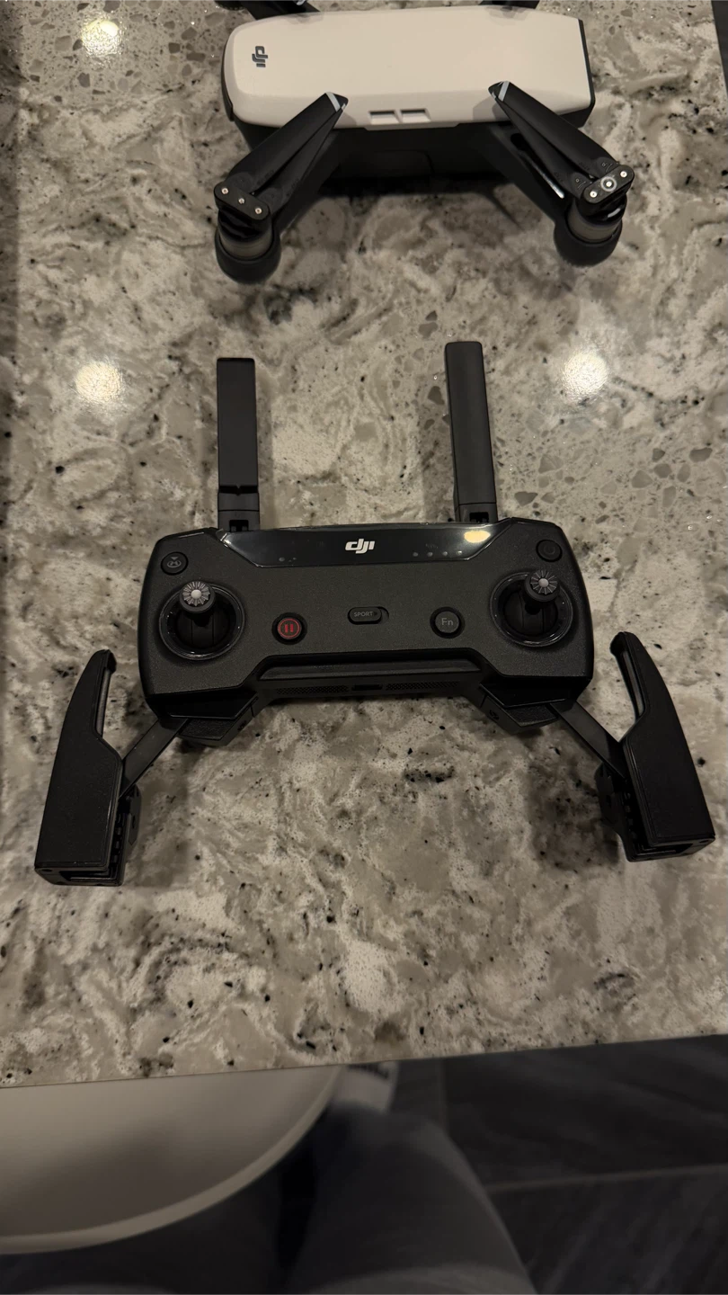 DJI Spark Drone with Remote Controller and Case - photo 3