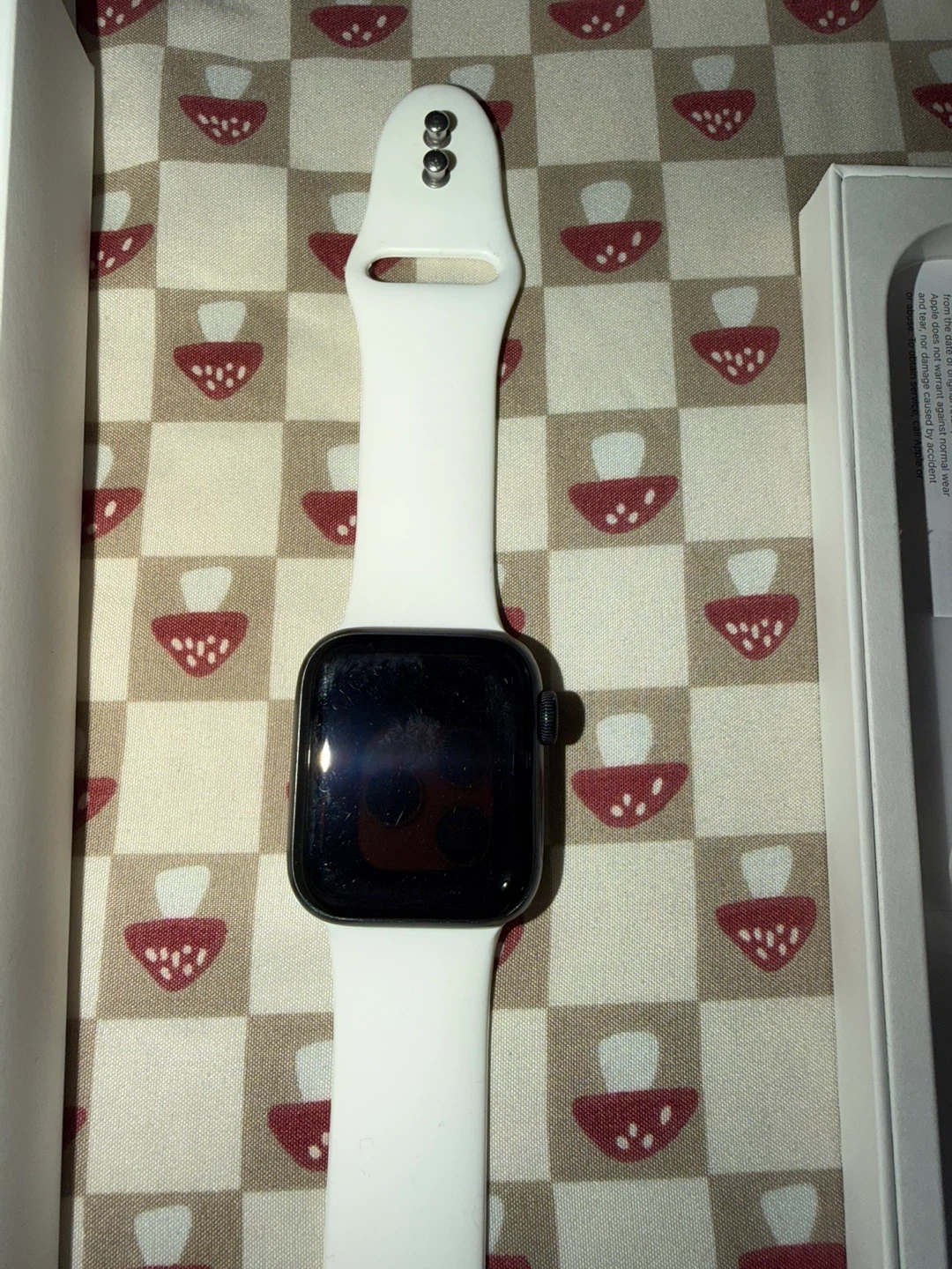 Apple Watch SE 2  with White Silicone Band - photo 3