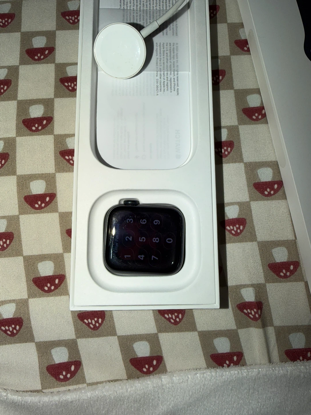 Apple Watch SE 2  with White Silicone Band - photo 5