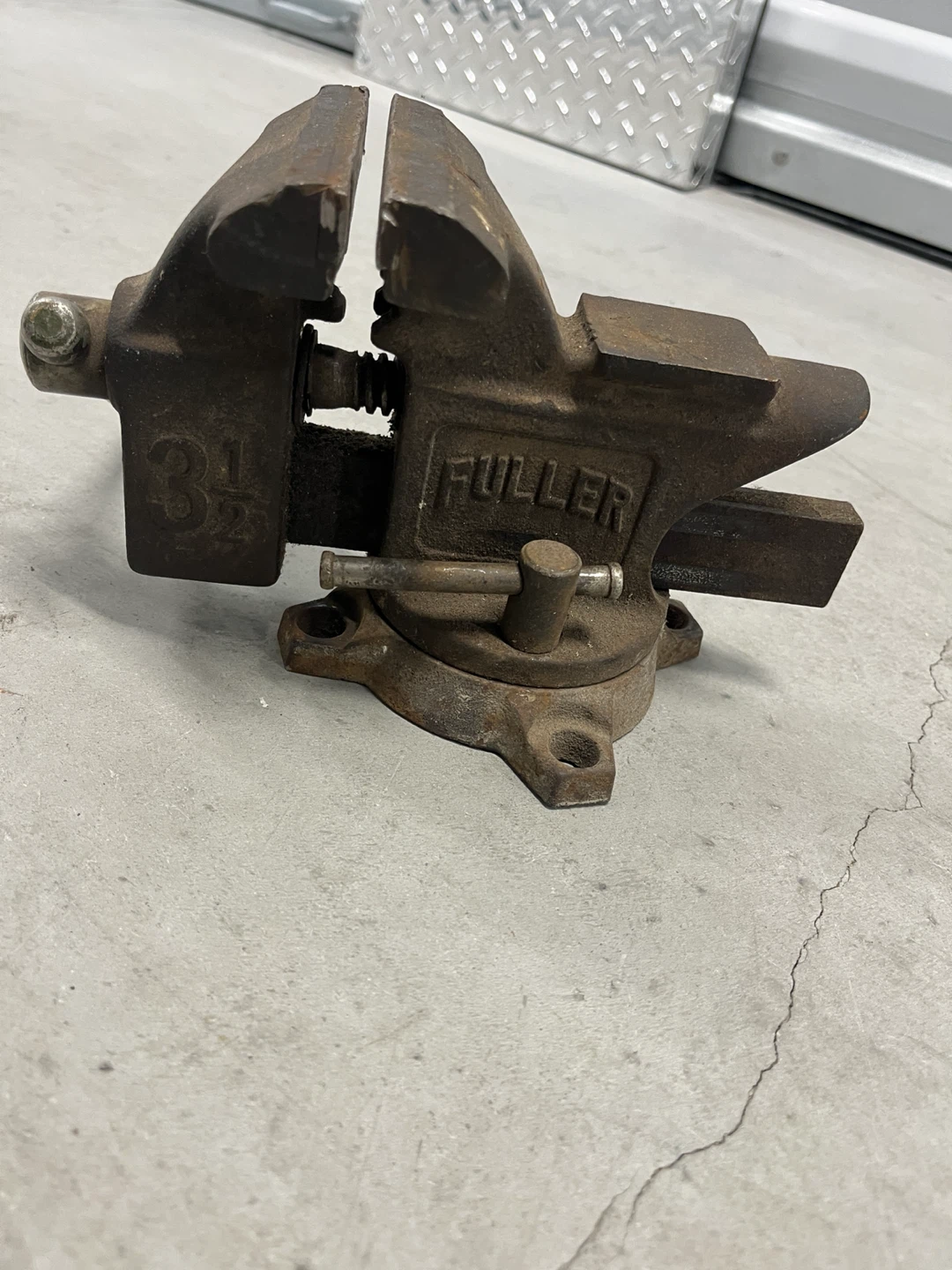 Fuller 3.5-inch Bench Vise