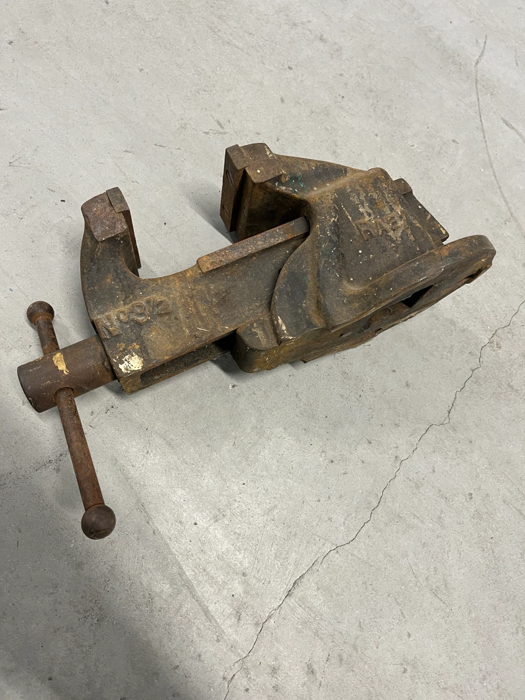 Rae No. 3 1/2 Bench Vise