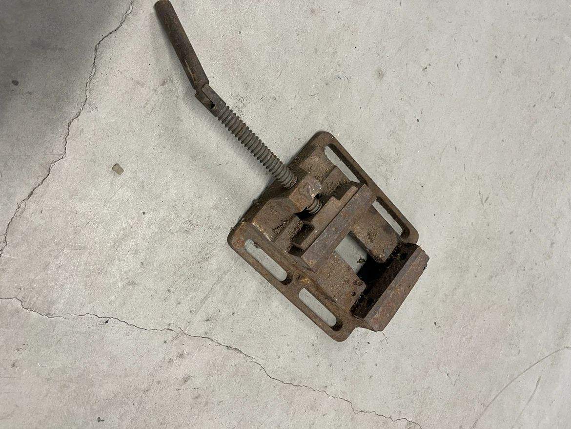 Cast iron drill press vise