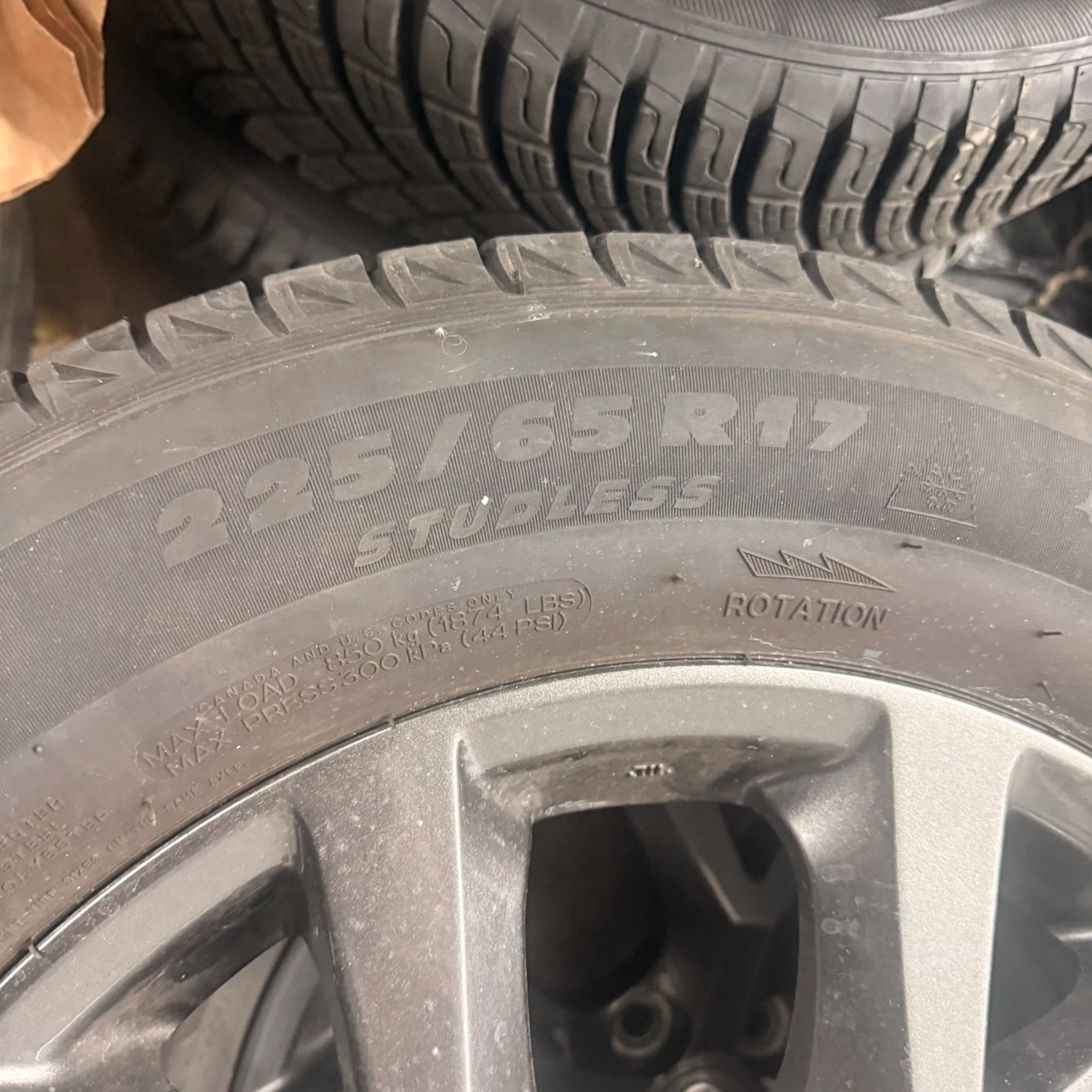 Set of 4 Michelin X-Ice Tires with Toyota Rims - photo 2