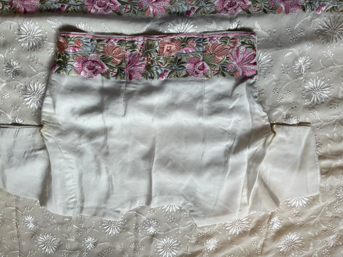 Embroidered Saree with Matching Blouse - photo 4