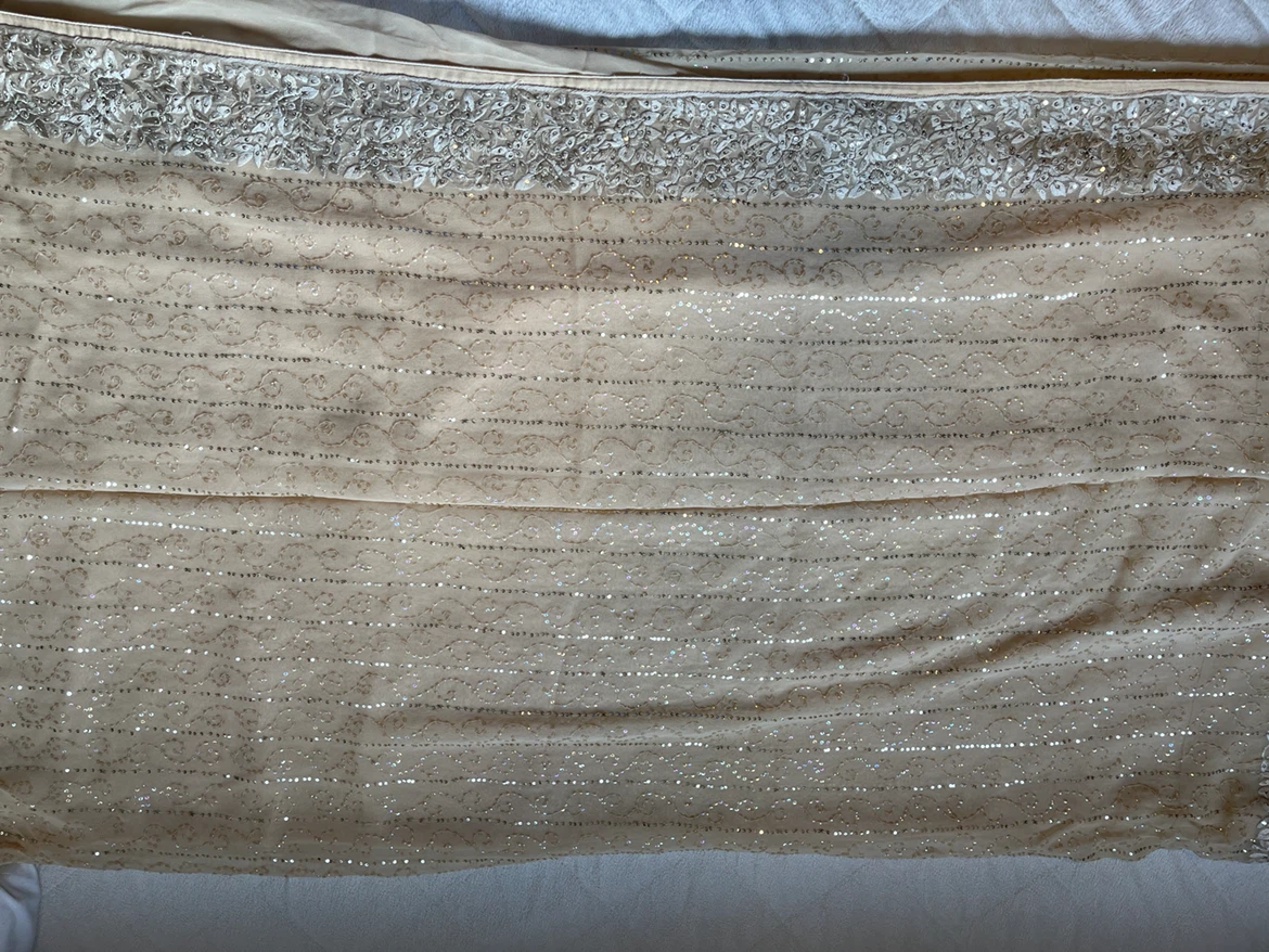 Beige sequin embellished saree with blouse - photo 4