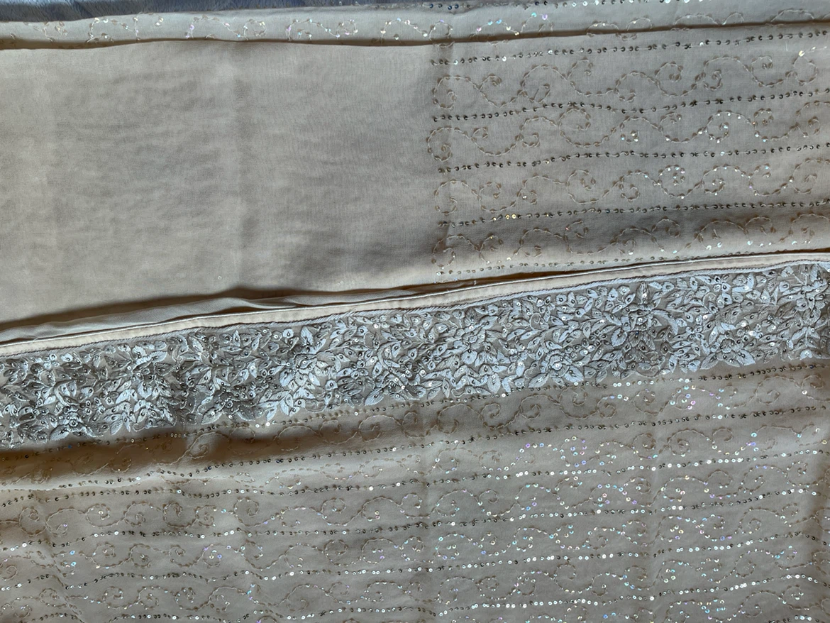Beige sequin embellished saree with blouse - photo 5
