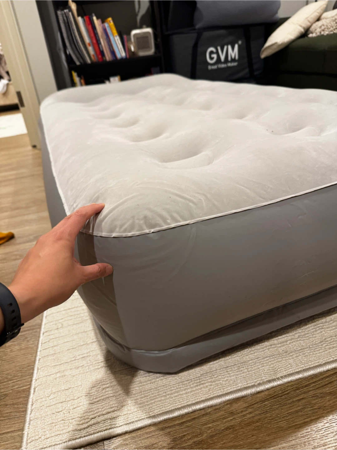 Air Mattress with Built-in Pump - photo 2