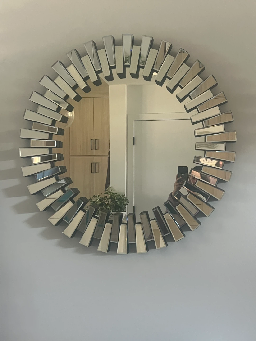 Round mirror