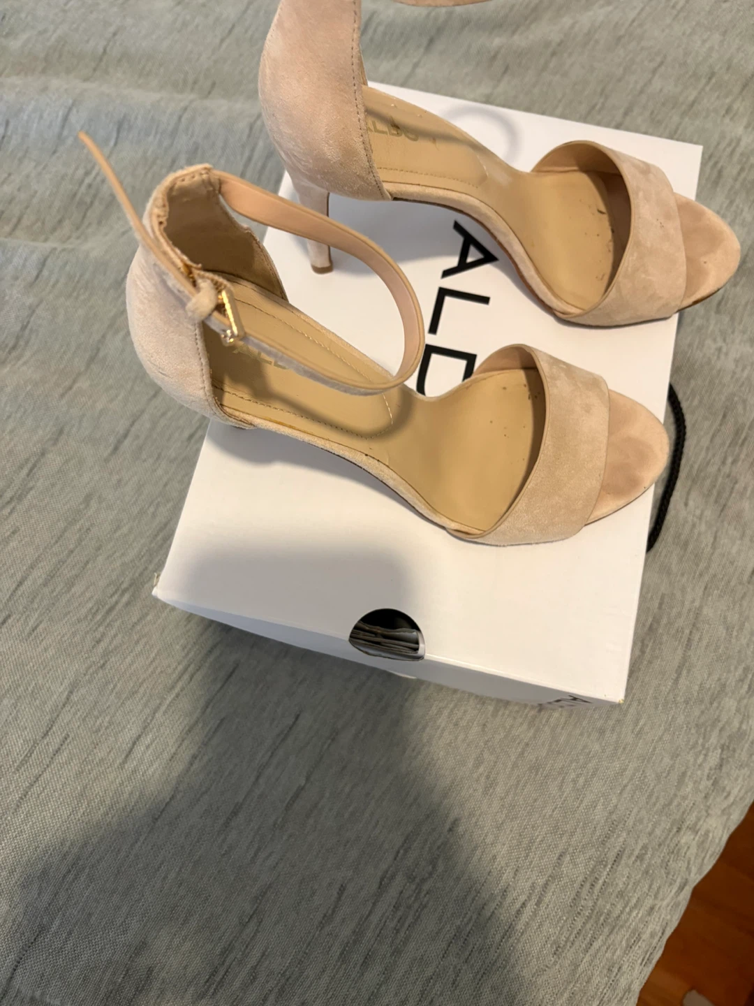 Aldo Fiolla Nude Suede Heels Size 8 - photo 4