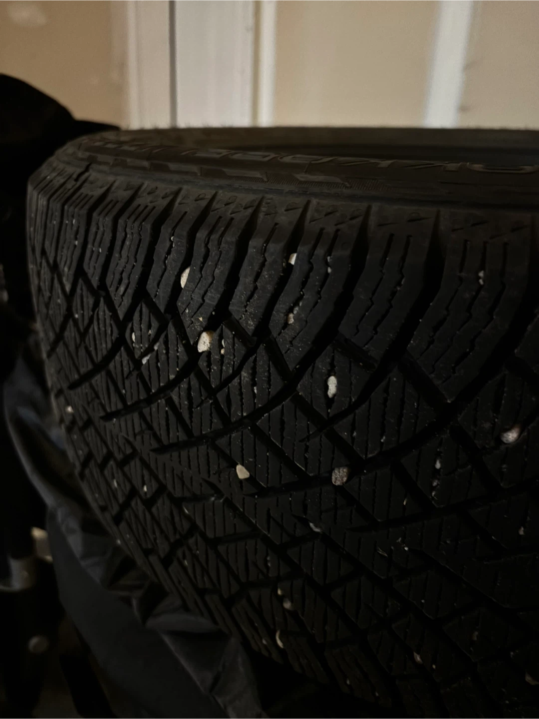 Set of 4 Tires 235/50R19 - photo 4
