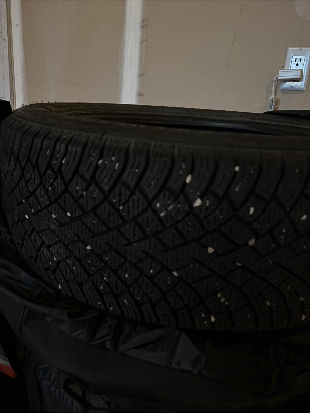 Set of 4 Tires 235/50R19 - photo 3