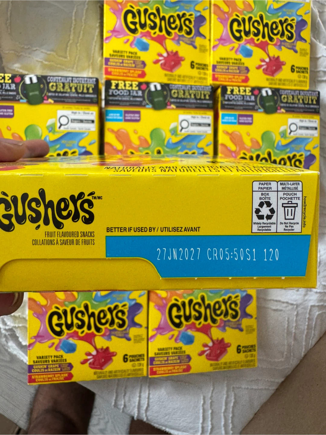 8 Boxes of Gushers Fruit Snacks - photo 2