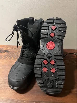Men UGG winter boots in black. Size USA 10 UK 9