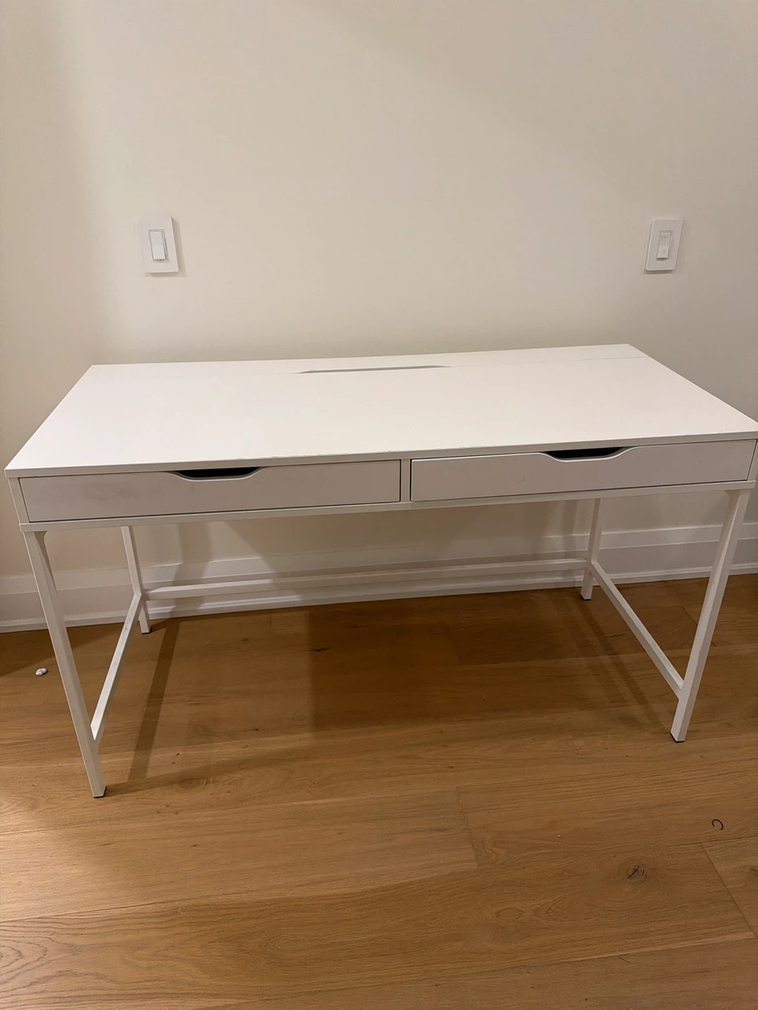 IKEA MICKE desk and office chair - photo 2