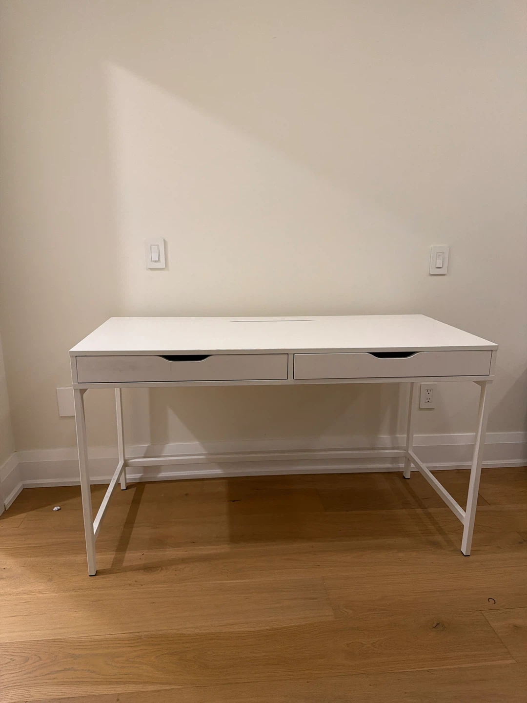 IKEA MICKE desk and office chair - photo 3