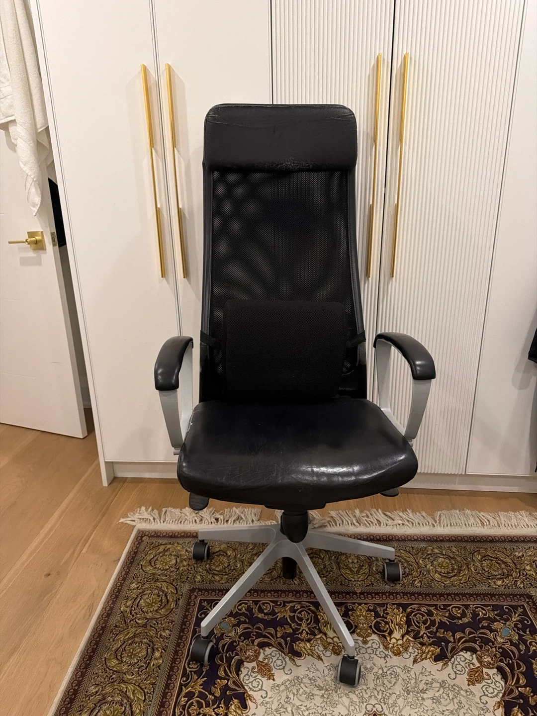 IKEA MICKE desk and office chair - photo 5