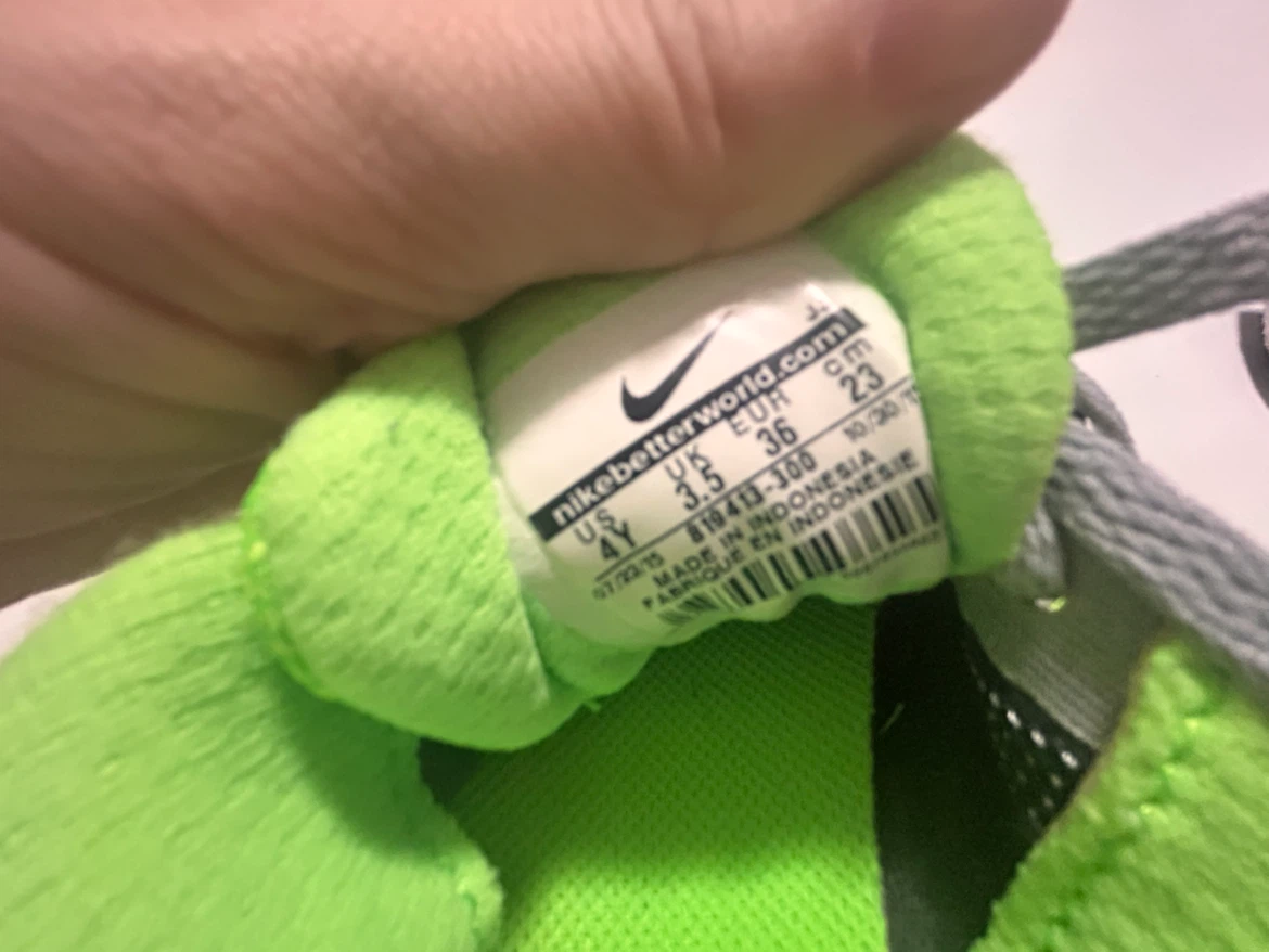 Nike Sneakers Size 4Y - photo 4